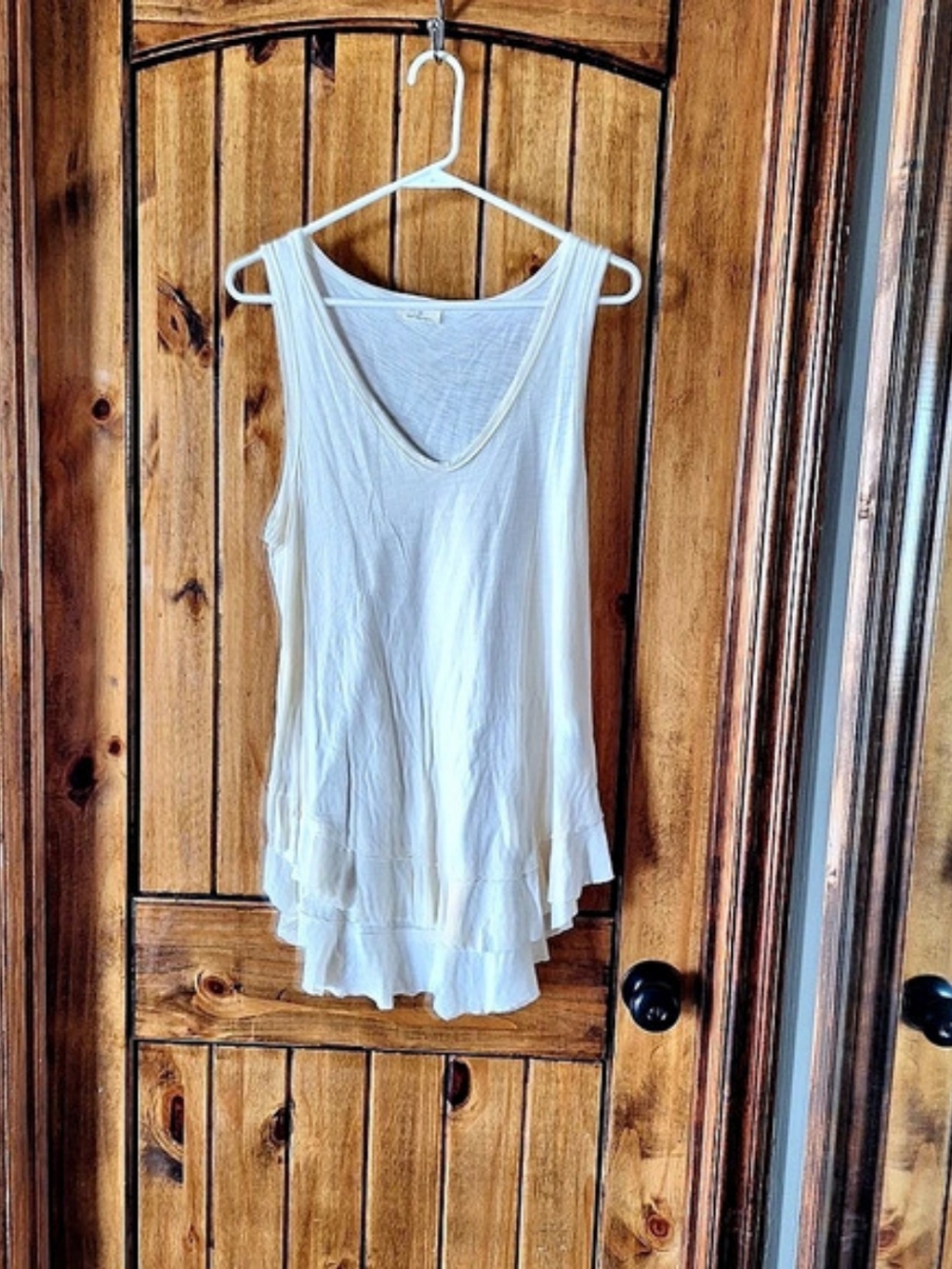 t.la White Ruffle Mini Dress Size Medium - Picture 2 of 4